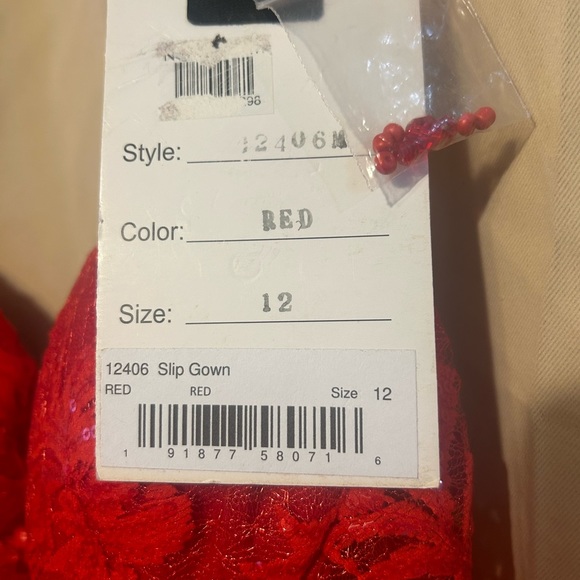 Mac Duggal EMBROIDERED ILLUSION BODICE SLEEVELESS TRUMPET GOWN - Picture 6 of 7